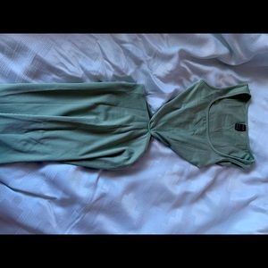 Maxi dress with side cut outs 💚